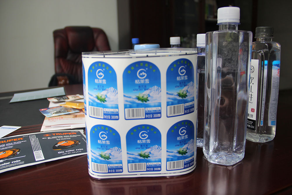 礦(kuang)泉水(shui)标簽(qian)