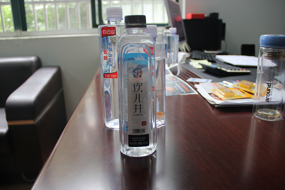 礦(kuang)泉水(shui)标簽(qian)